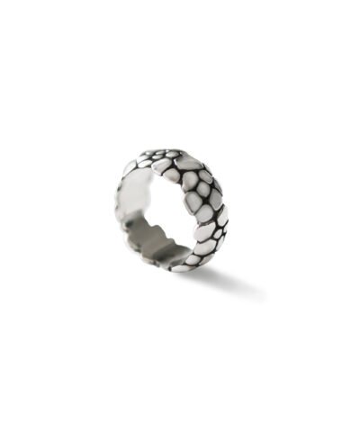 Chunky silver statement ring with crocodile and snake skin texture, featuring bold reptile-scale details for a modern look