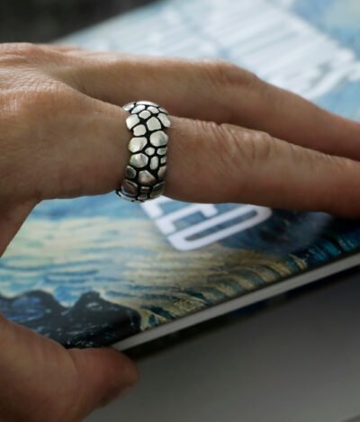 Chunky silver statement ring with crocodile and snake skin texture, featuring bold reptile-scale details for a modern look